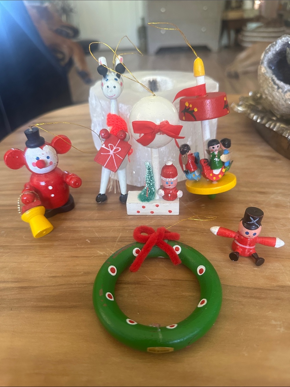 Vintage wooden ornament giraffe, clown, wreath ect set of 6